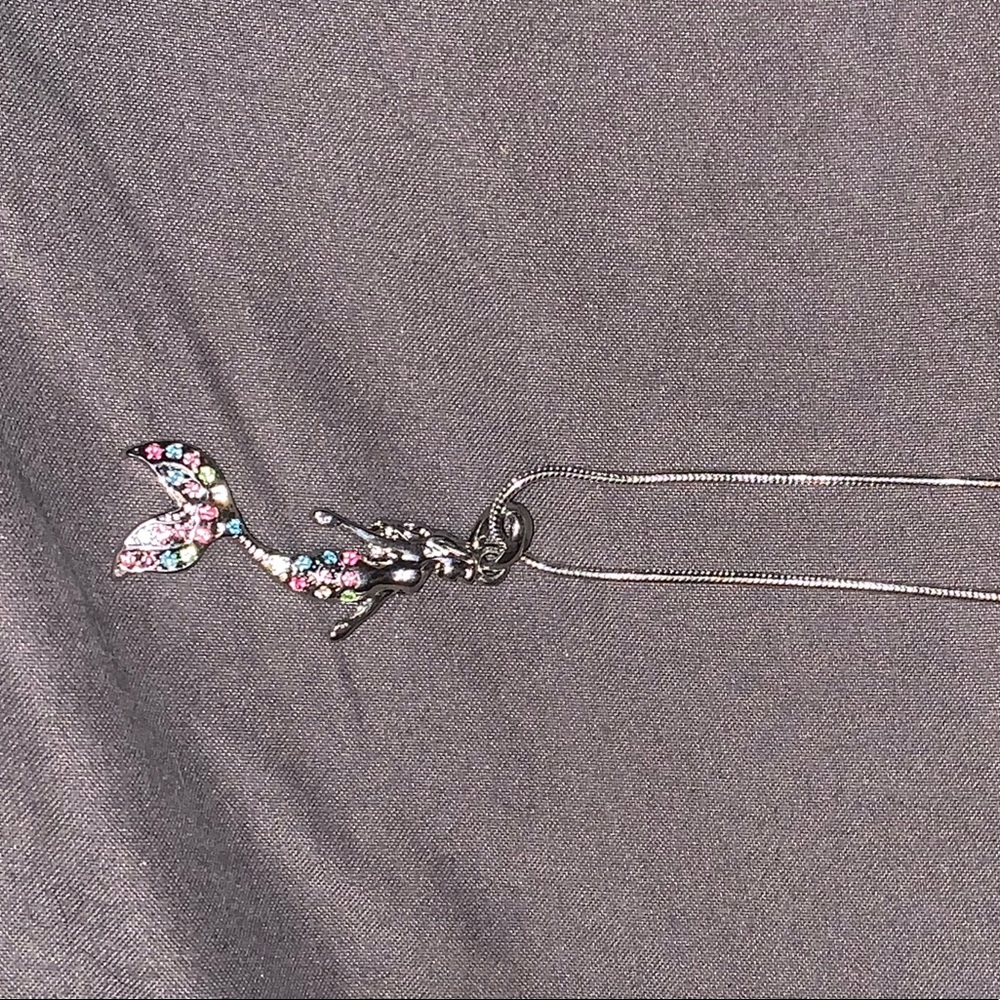 Necklaces - Picture 5 of 6